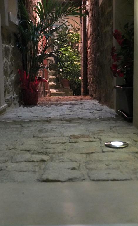Notti O' Tunn Luxury Rooms In Centro Geraci Siculo Exteriér fotografie