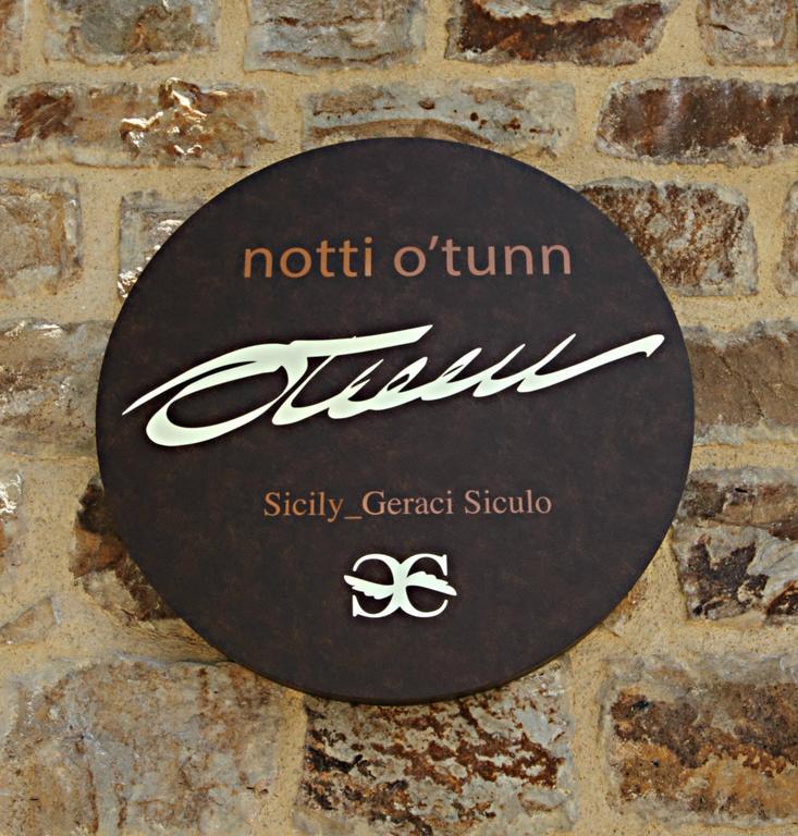 Notti O' Tunn Luxury Rooms In Centro Geraci Siculo Exteriér fotografie