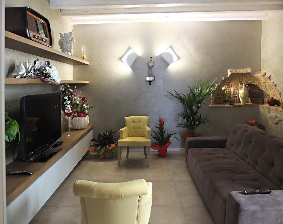 Notti O' Tunn Luxury Rooms In Centro Geraci Siculo Exteriér fotografie