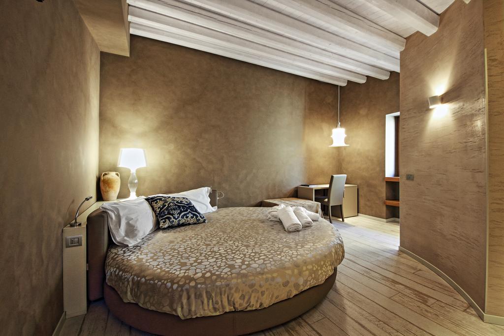 Notti O' Tunn Luxury Rooms In Centro Geraci Siculo Exteriér fotografie
