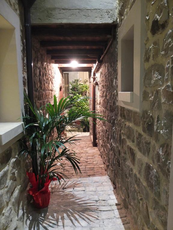 Notti O' Tunn Luxury Rooms In Centro Geraci Siculo Exteriér fotografie